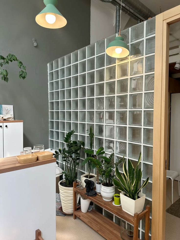 Gạch lấy sáng trang trí quán cafe