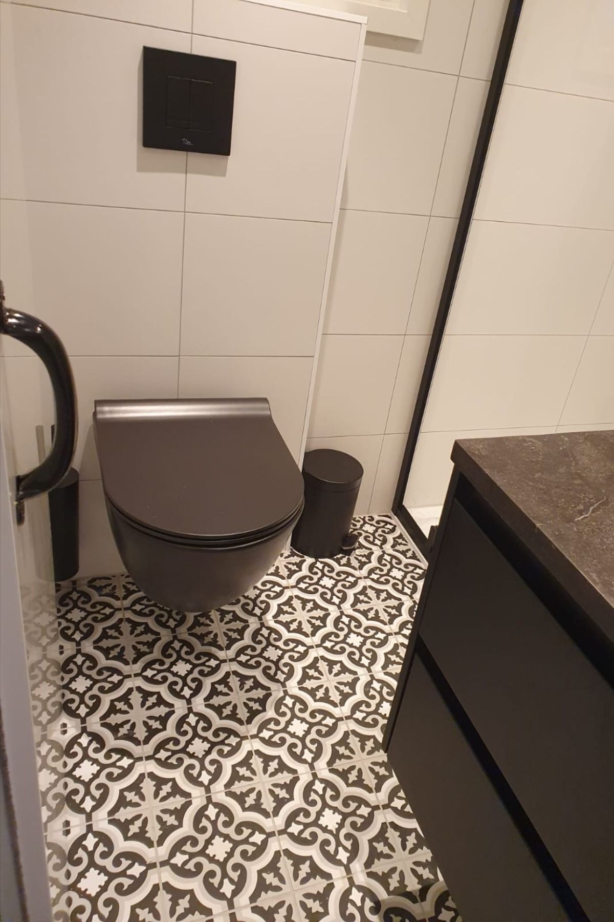 Gạch bông 20x20 lát toilet chống trơn