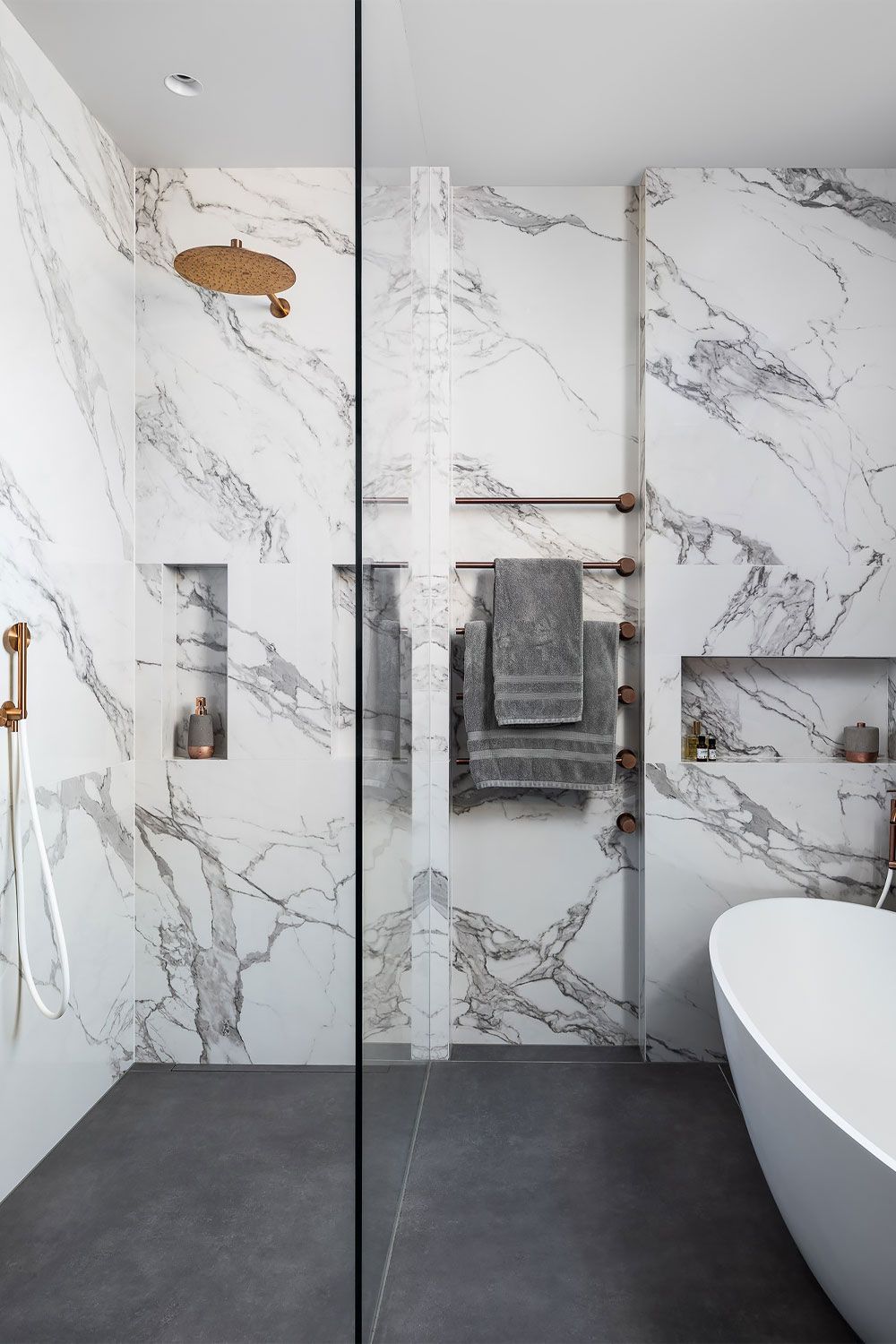Gạch khổ lớn ốp nhà tắm toilet