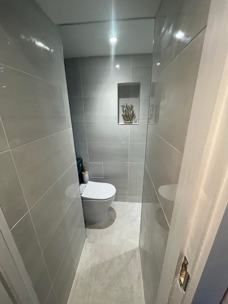 Gạch ốp toilet 60x120cm