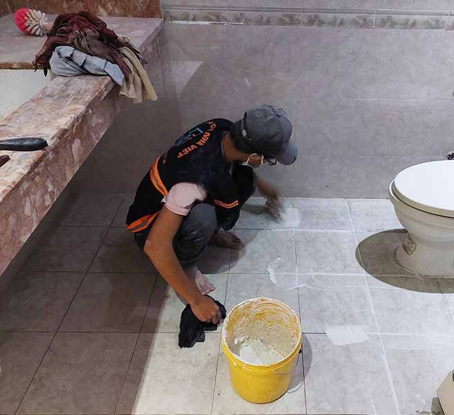 Không nên chà ron keo gốc xi măng cho nhà tắm